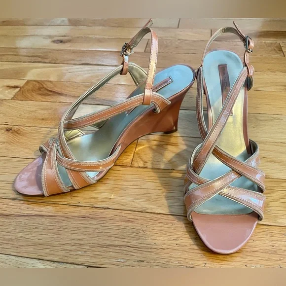 Bandolino Pink/Salmon Multi Patent Strappy Wedge Sandals Sz 7 - Picture 3 of 7